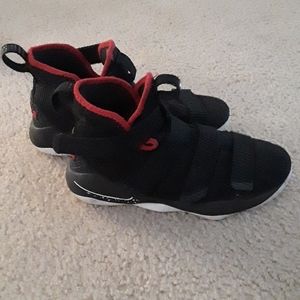Nike LeBron Soldier XI Youth 4.5